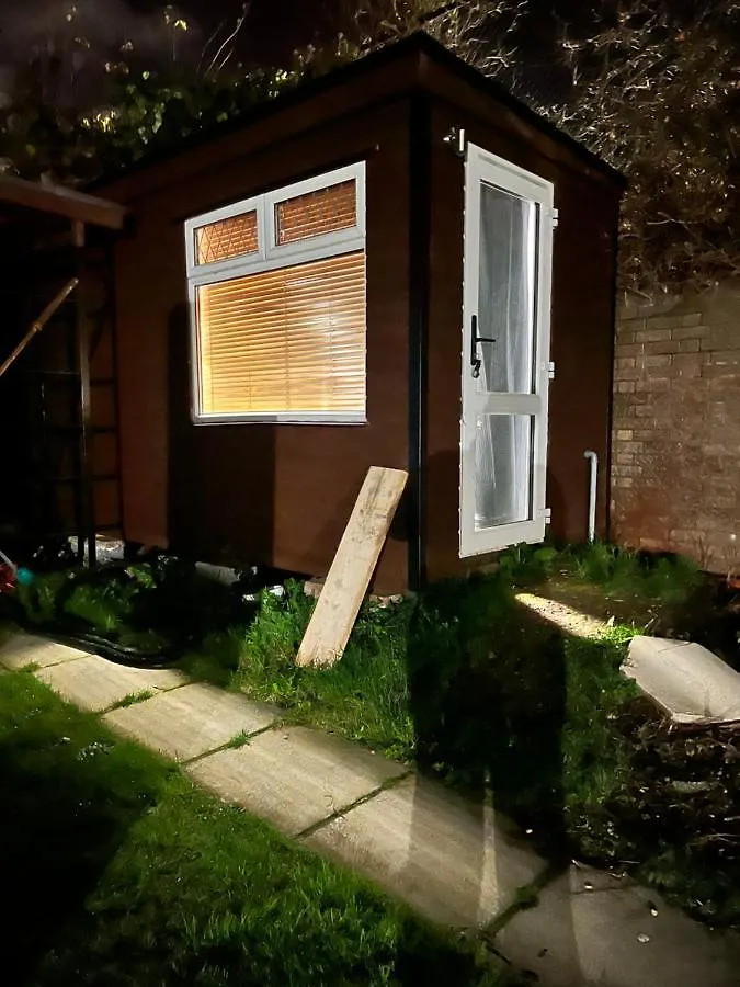 Private Cabin, Own Access & Ensuite Belfast 0*,